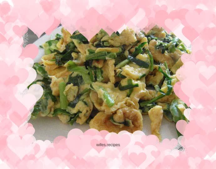 Fried eggs with chives