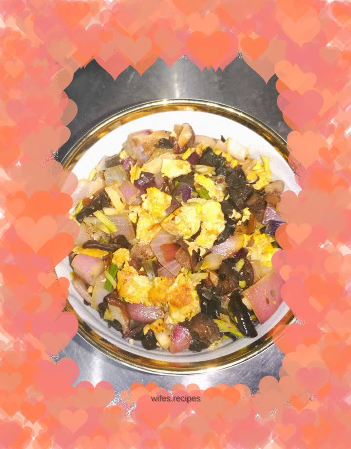 Fried fungus with onions, cabbage, eggs