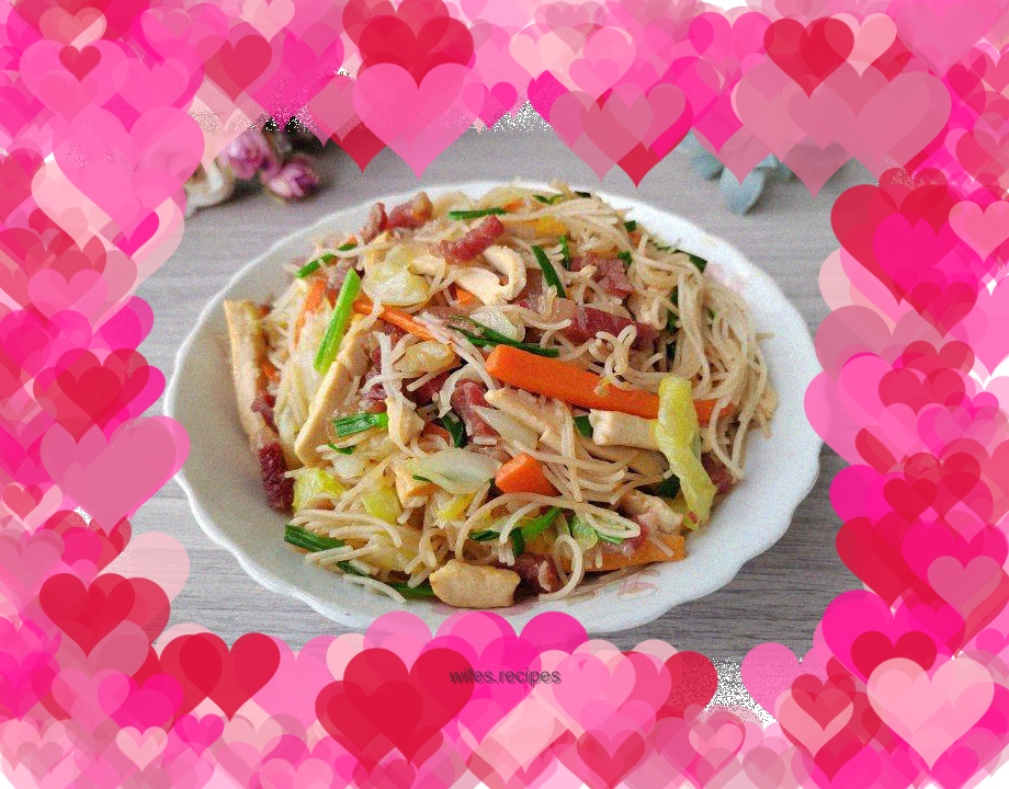 Fried rice noodles with cabbage and beef