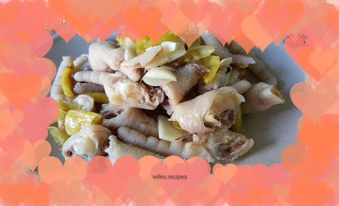 Pickled pepper chicken feet