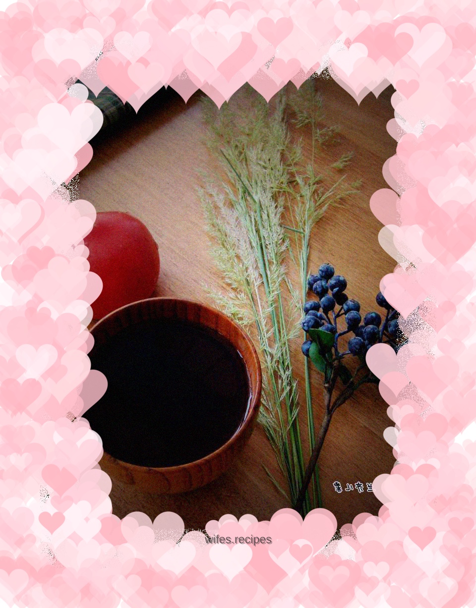 A delicious sweet-scented osmanthus plum soup on a hot summer day