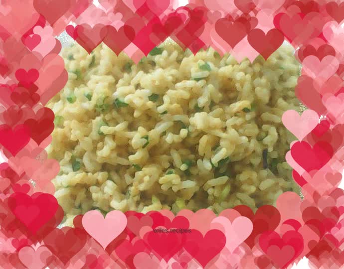Fried rice with chopped green onion and egg