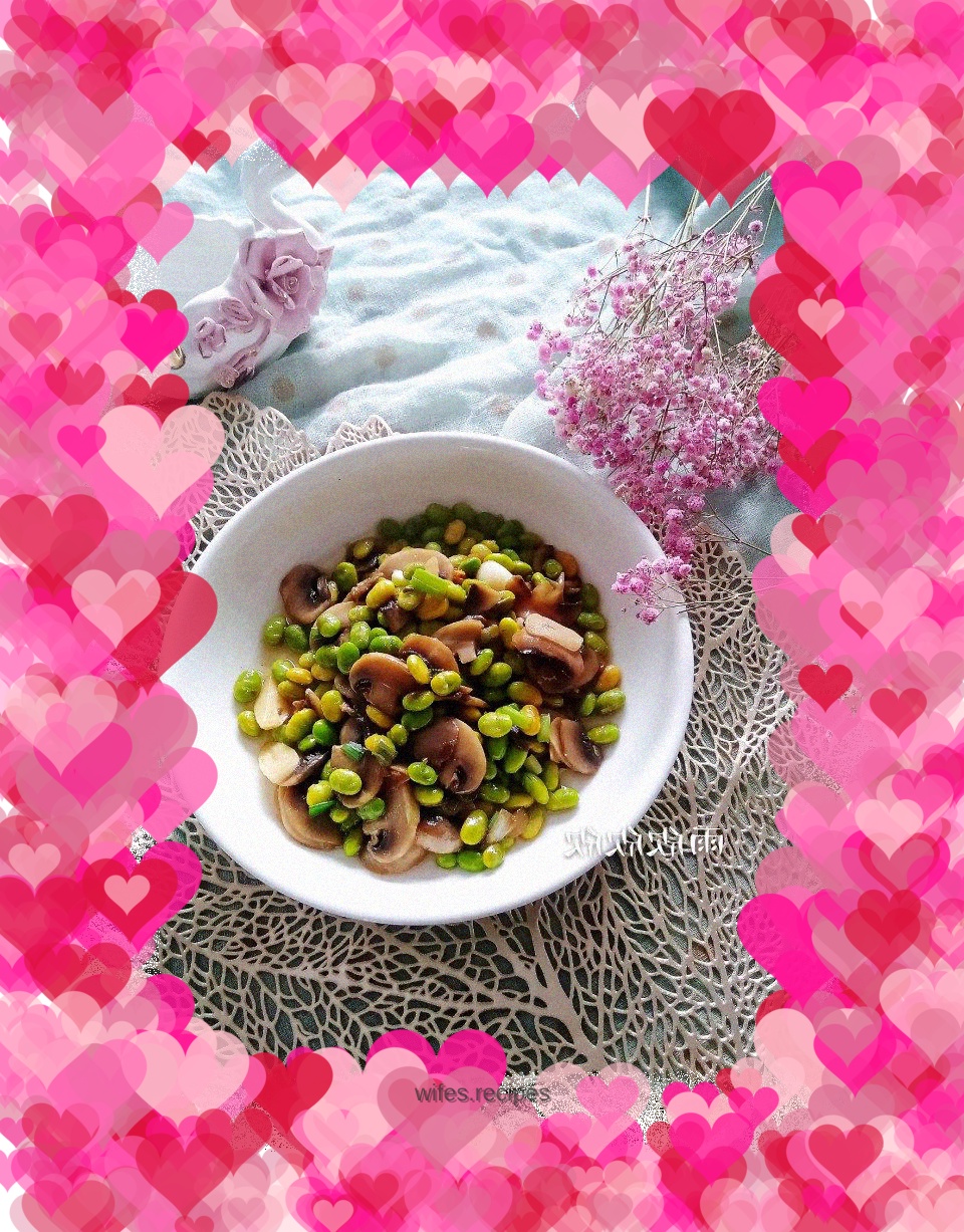 Stir-fried mushrooms with tender soybeans