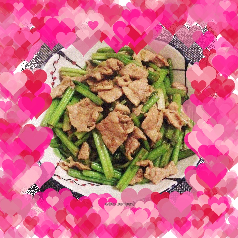 Stir-fried pork slices with celery