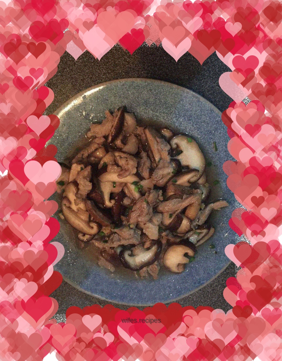 Stir-fried shredded pork with fresh mushrooms