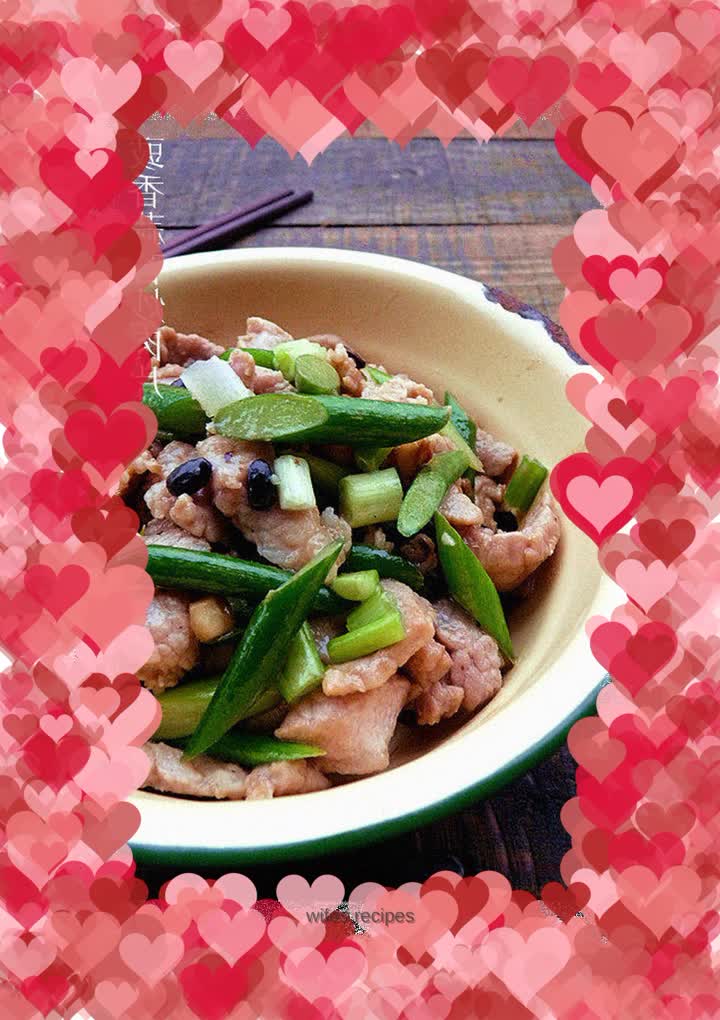 Stir-fried Pork Slices with Black Bean Sauce and Garlic Spread