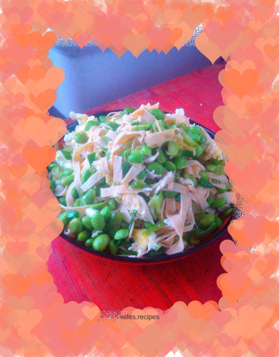 Scrambled eggs with edamame skin