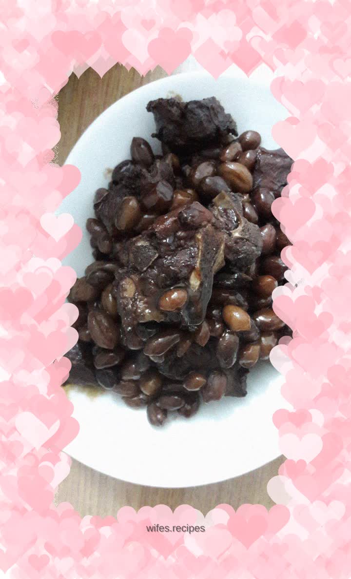 Peanut stewed pork bones