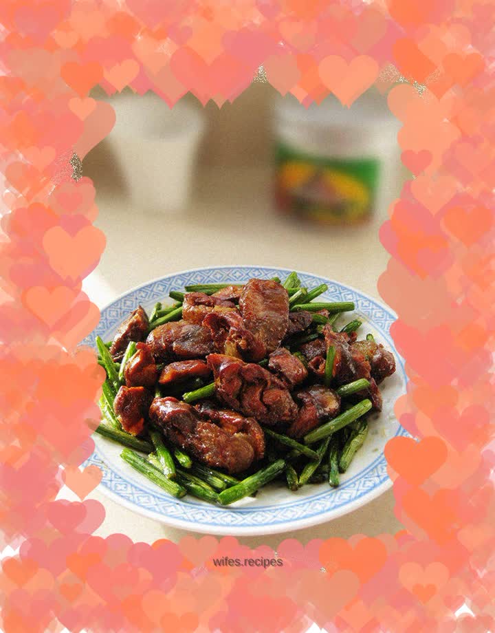 Fried sausage with garlic sprouts