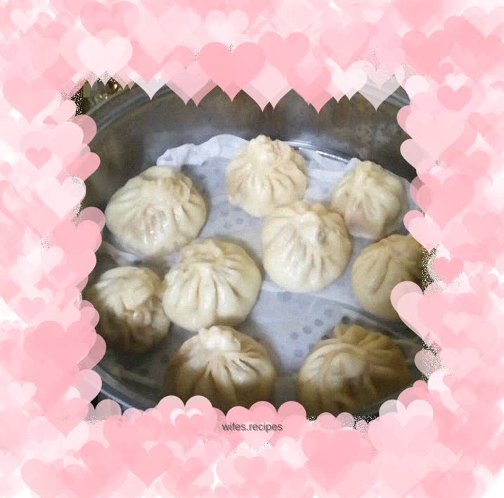 Pork and green onion buns