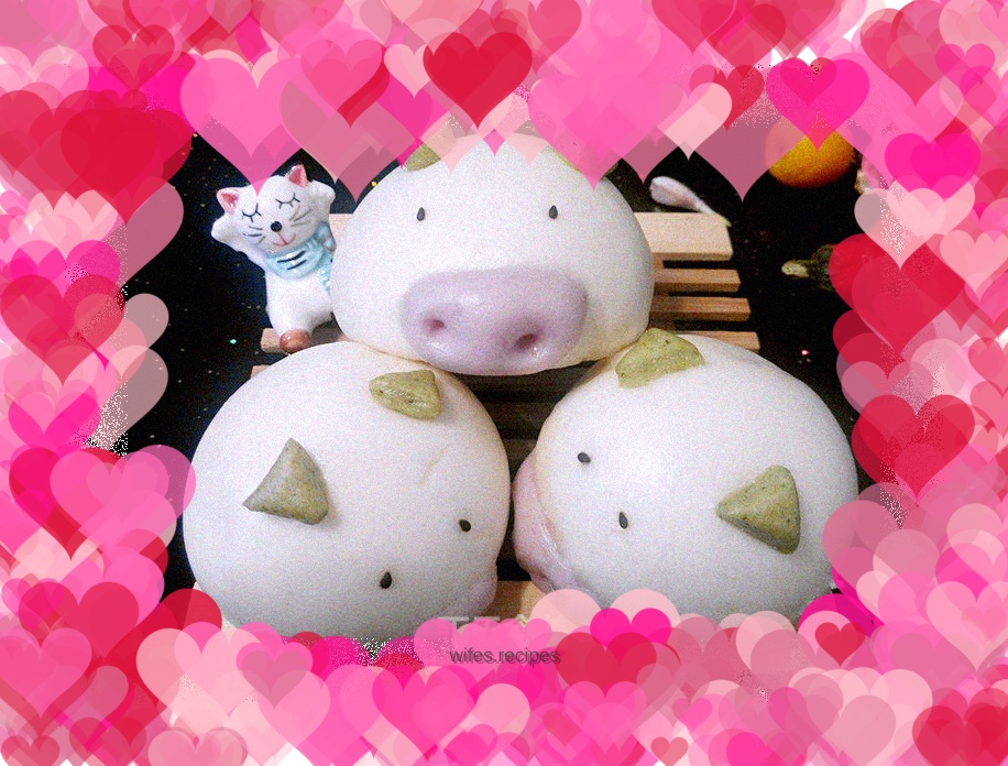 Super cute piglet bean paste bun