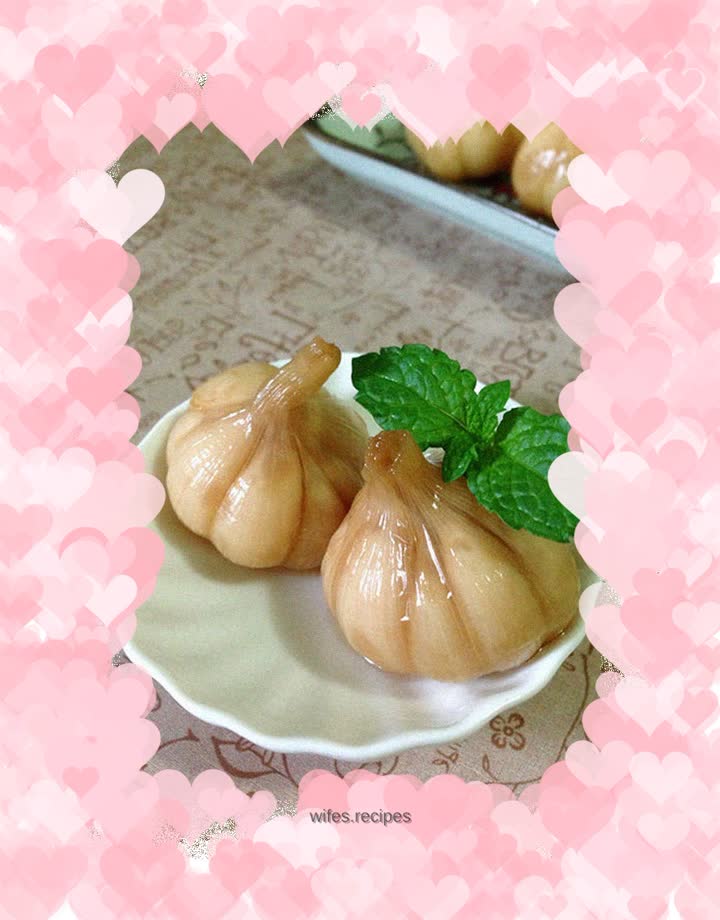Sweet and sour pickled garlic