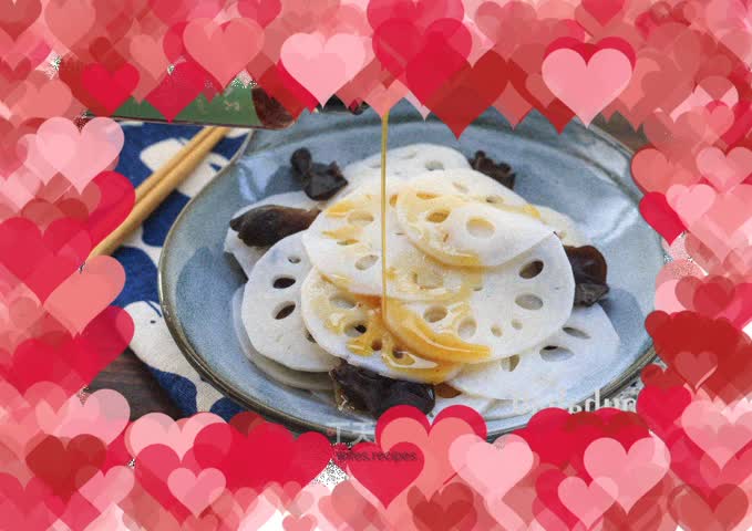 Sweet and sour grapefruit mixed with lotus root slices