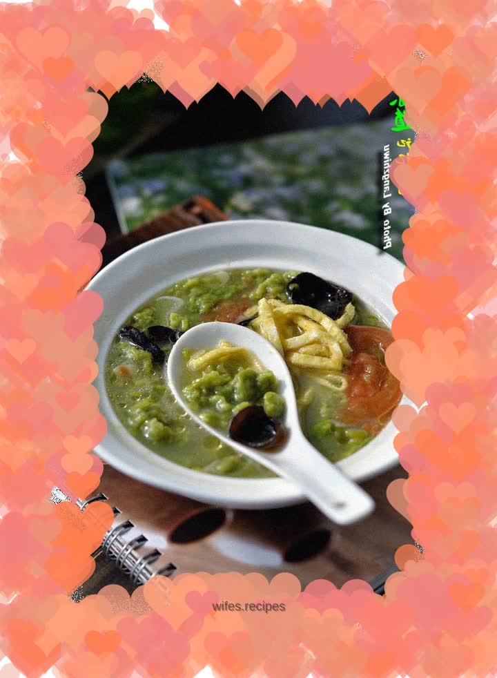 Green gnocchi soup