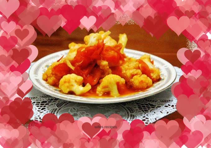Stir-fried cauliflower with tomatoes