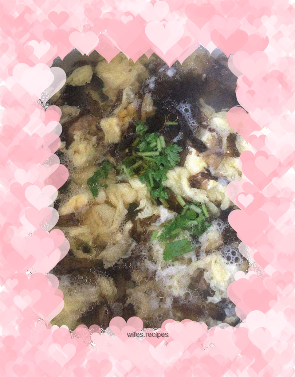 Seaweed, shrimp skin and egg soup