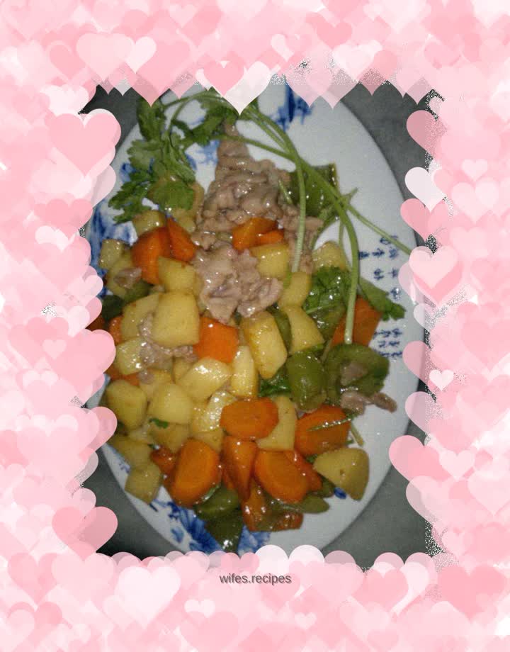 Fried pork with green pepper, potatoes and radish