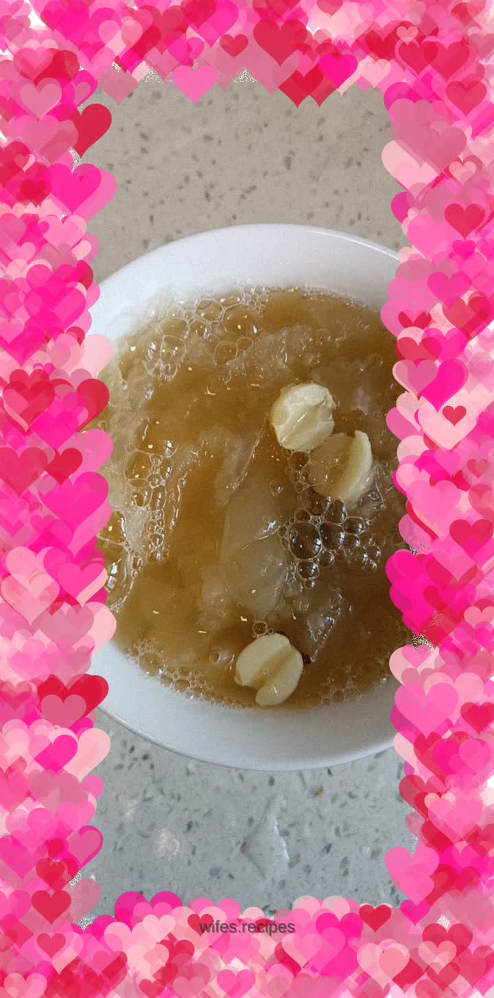 Tremella and Lotus Seed Soup