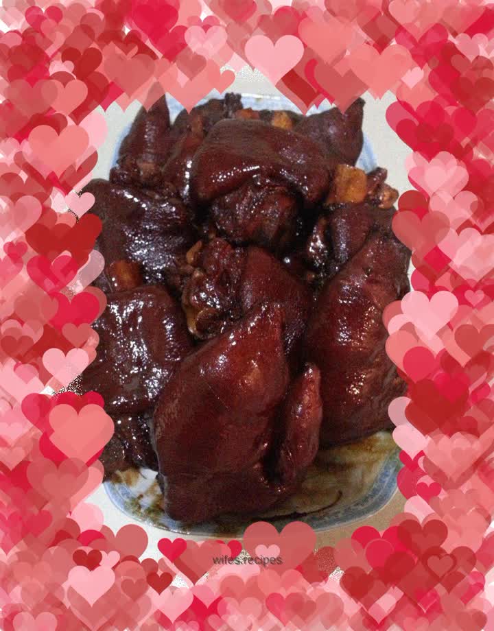 Braised pork trotters