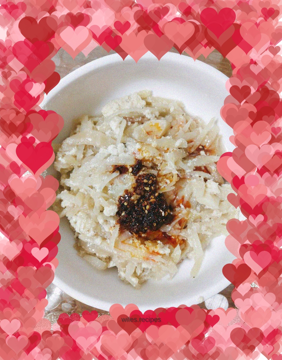 Sauerkraut, tofu and potato shreds