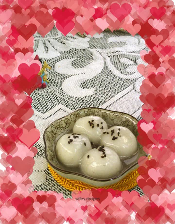 Black sesame and poria glutinous rice balls