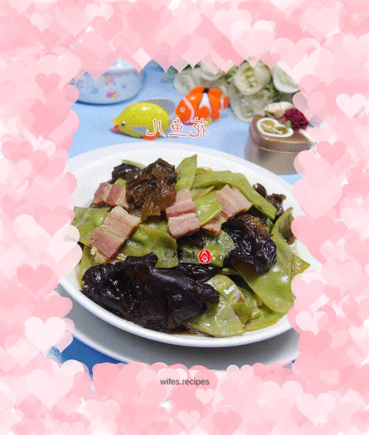 Stir-fried lentils with pork belly and black fungus