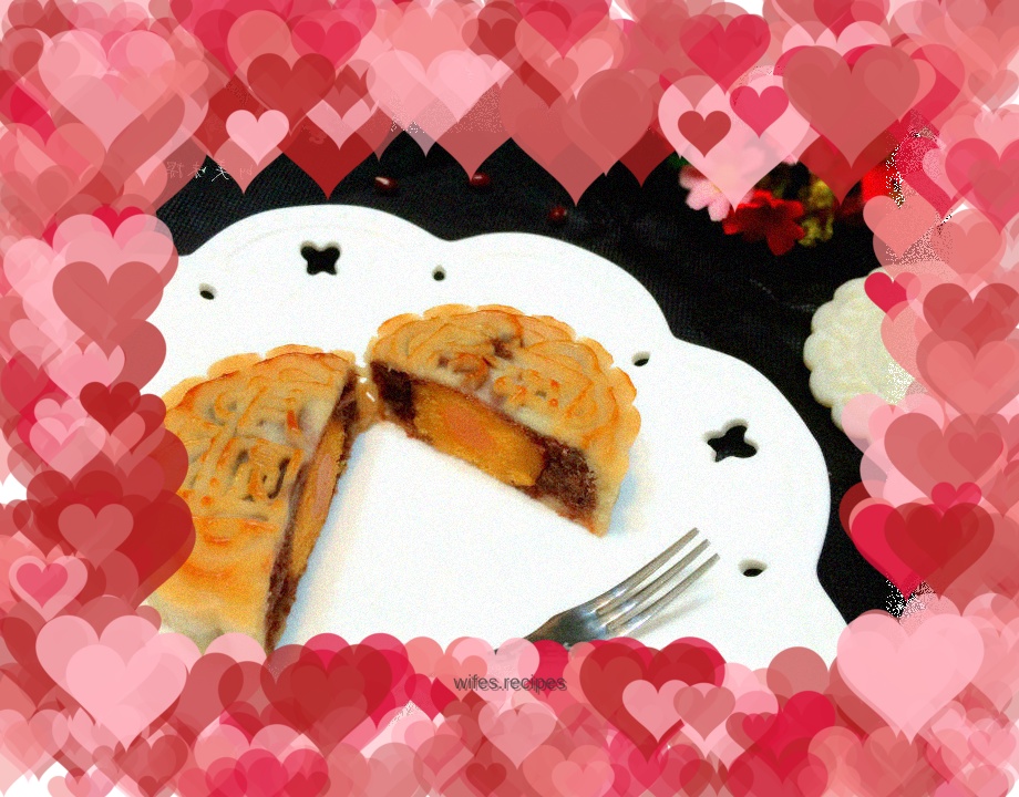 Egg yolk and bean paste mooncakes