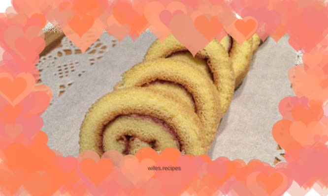Sweet and fragrant blueberry roll