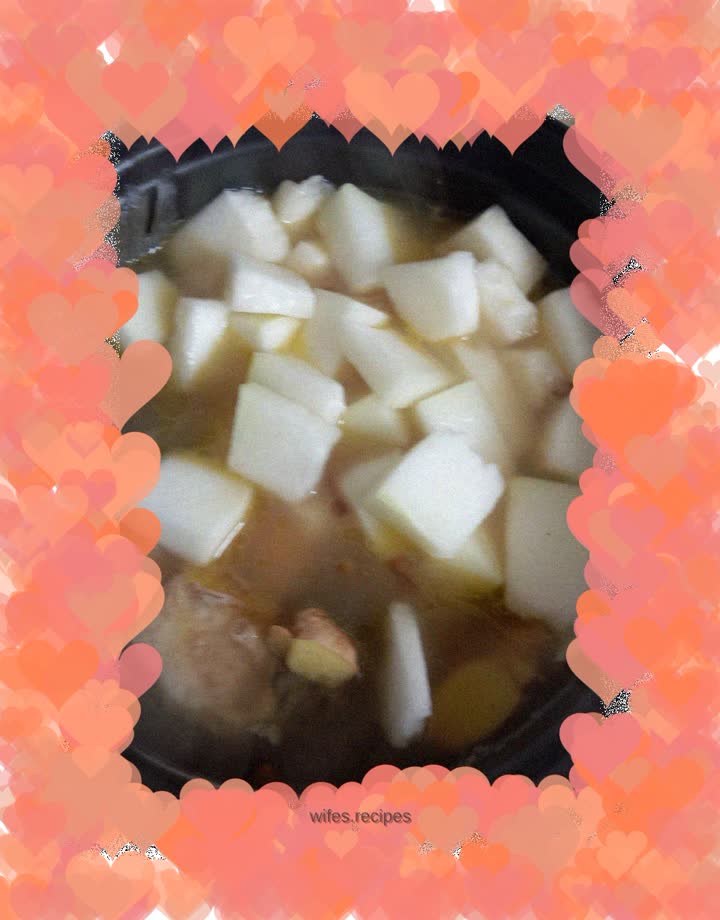 Casserole crucian carp and winter melon soup