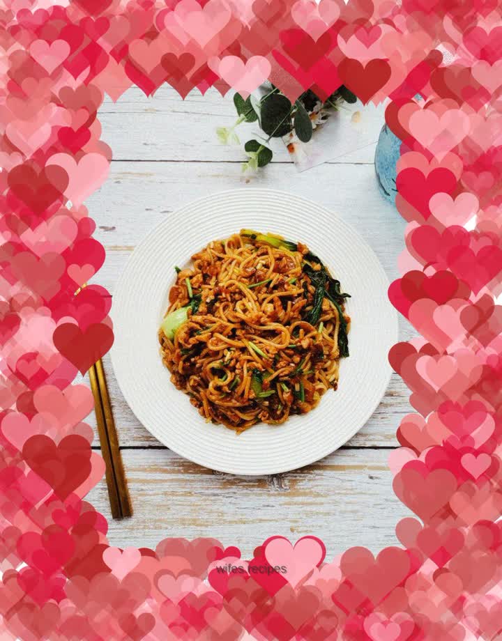 Fried rice noodles with minced meat and shrimp paste