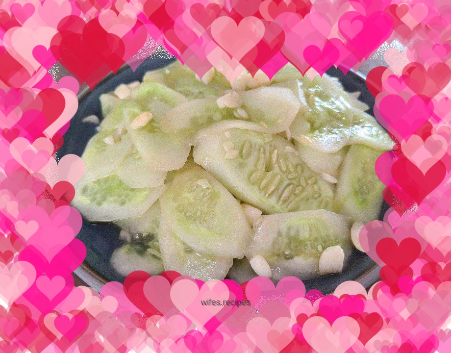 Fried cucumber with garlic