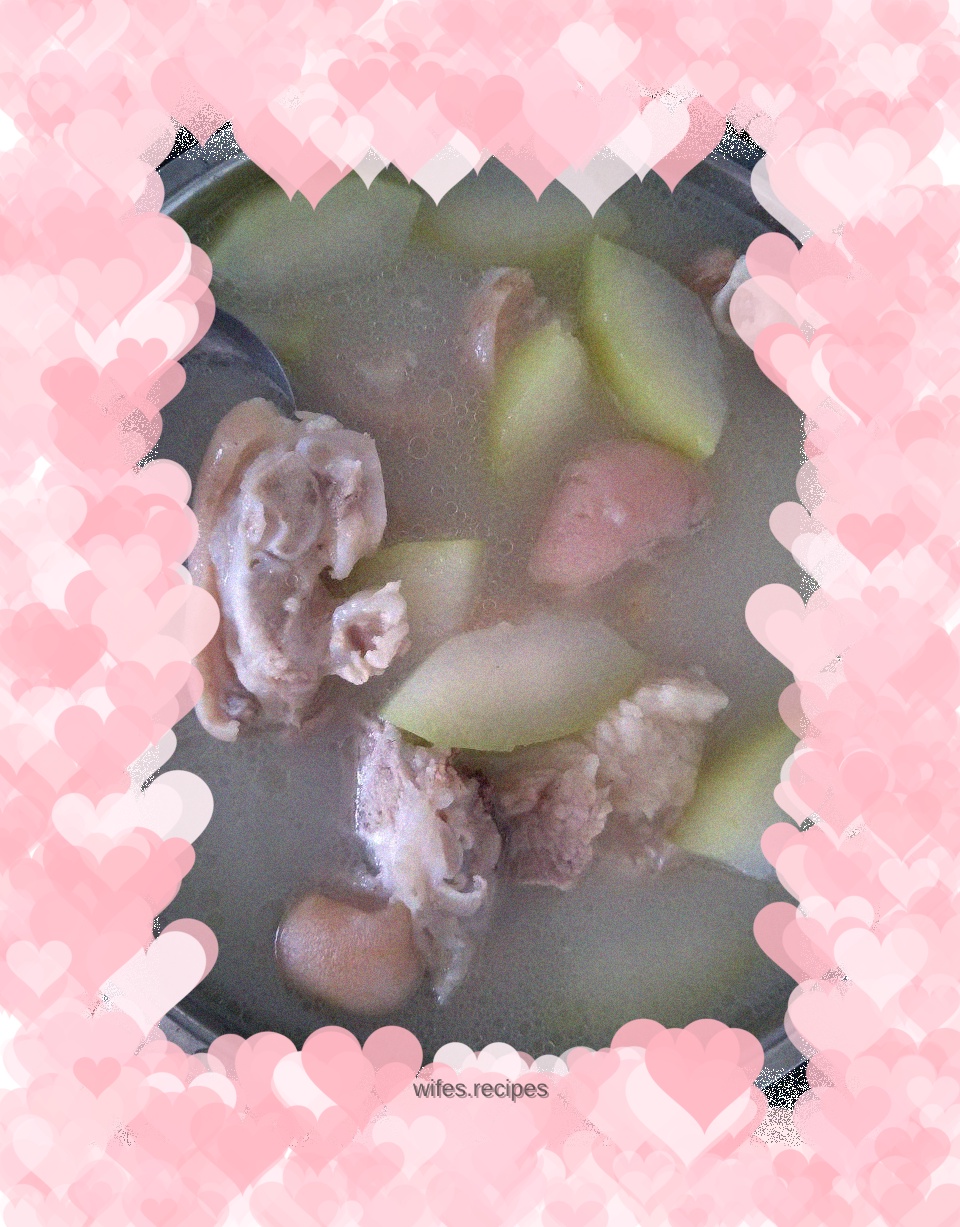 Pig's feet and winter melon soup