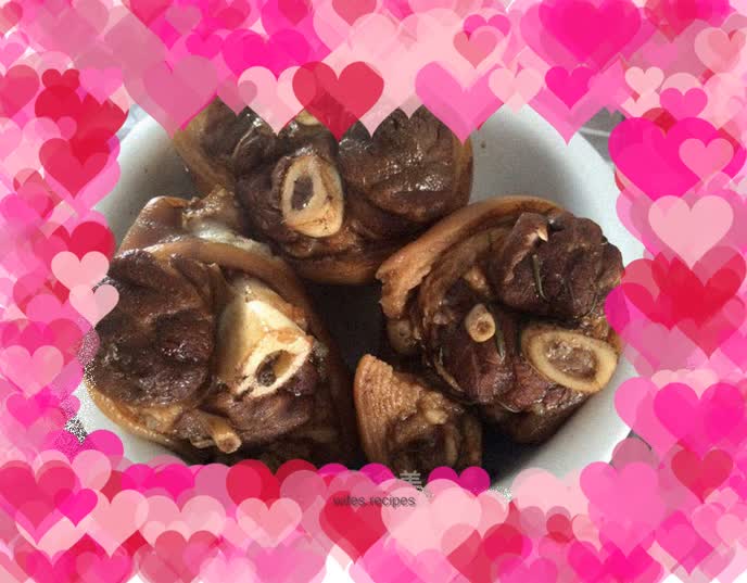 Braised pork elbow with rosemary