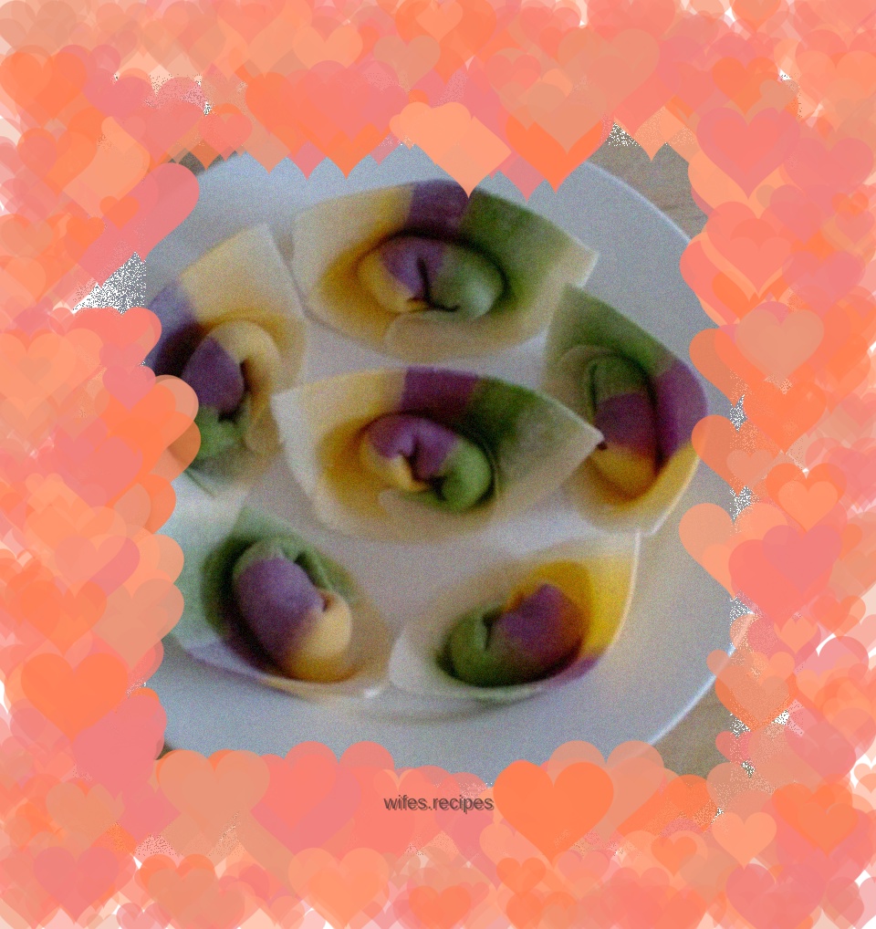 Colorful wontons