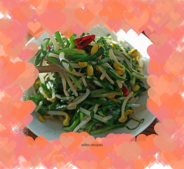 Fried bean sprouts and leeks