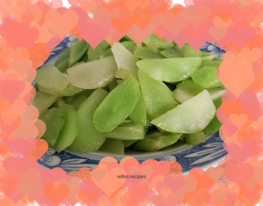 Stir-fried lettuce slices