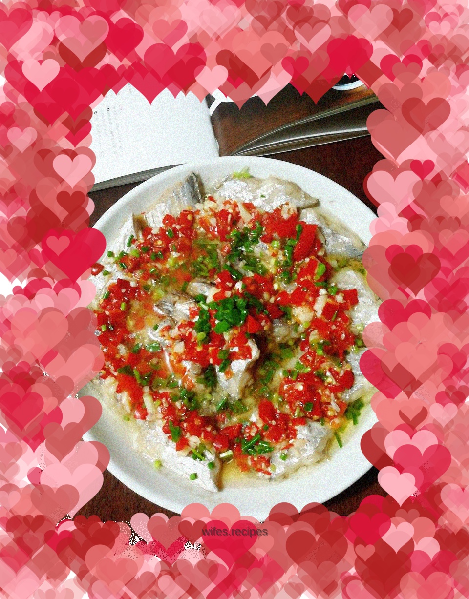 Steamed hairtail fish with chopped pepper