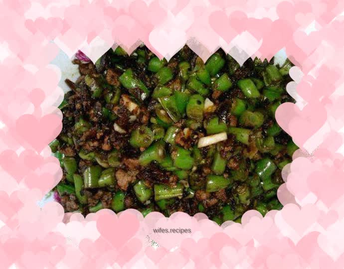 Stir-fried green beans with olives and greens