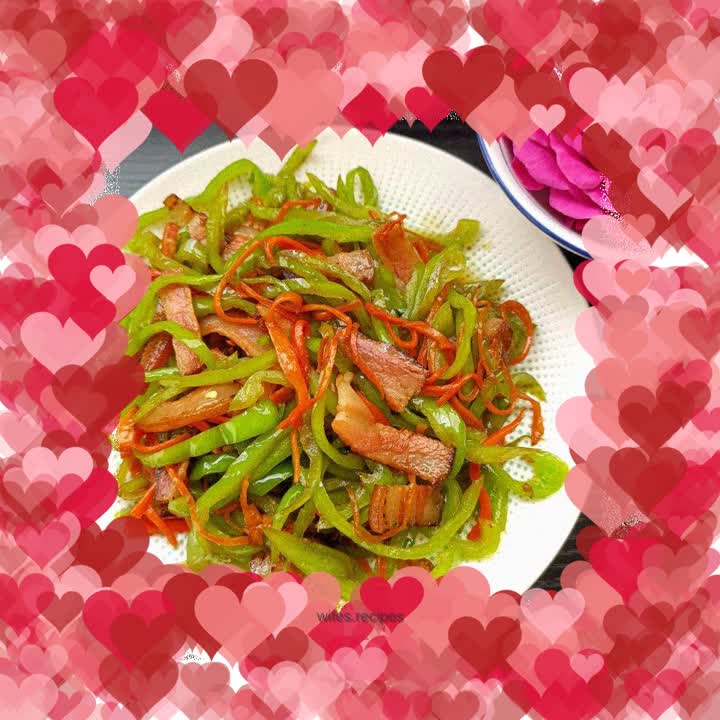 Stir-fried bacon with hot pepper