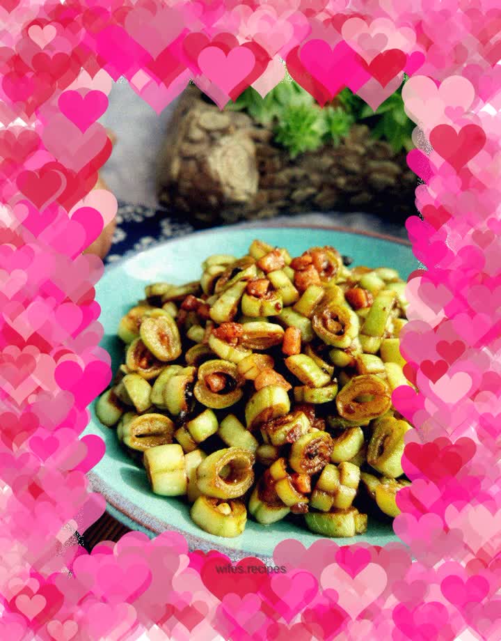 Stir-fried diced beans and pork with soy sauce