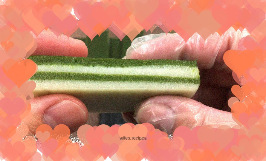 Matcha glutinous rice sticks, soft and glutinous, sweet, with a fresh tea aroma, will make you feel happy after taking a bite.