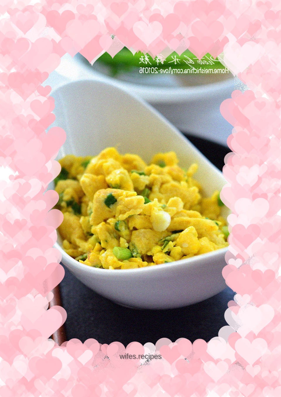 Fried eggs with chives