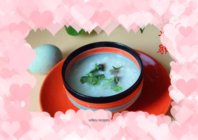 Winter healthy preserved egg and lean meat porridge