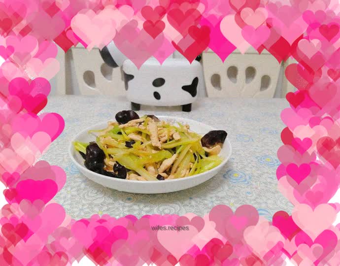 Stir-fried fungus with celery and chicken