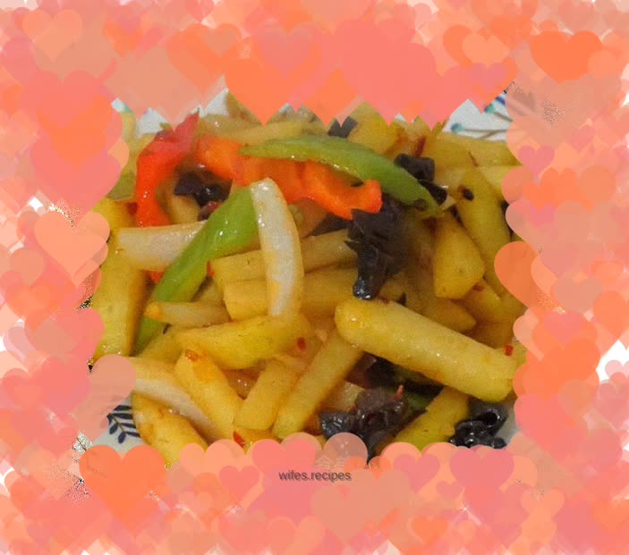 Fried potato chips with onions