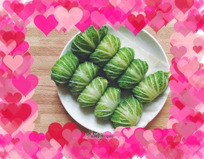 Fresh and healthy three-fresh cabbage rolls