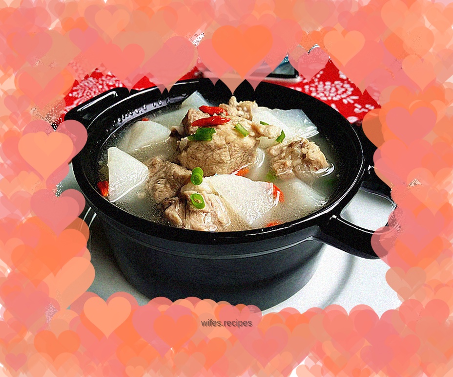 Pork ribs and radish soup