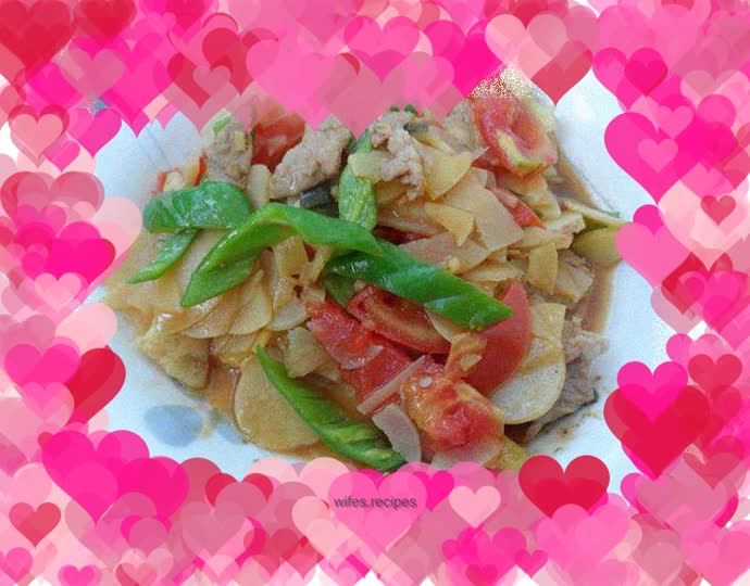 Home-cooked Northeastern cuisine—tomato and pepper potato slices