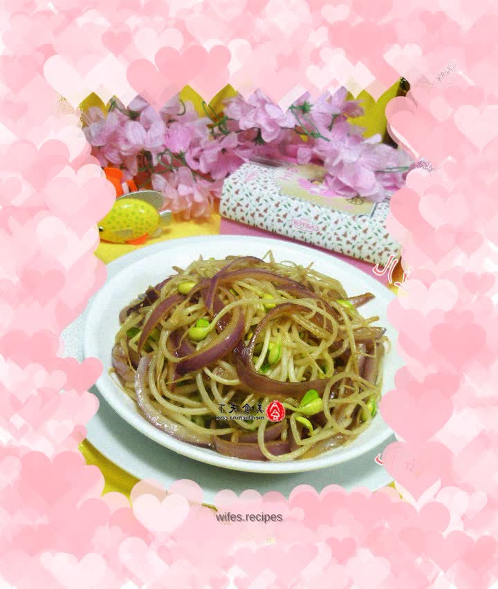 Stir-fried soybean sprouts with purple onions