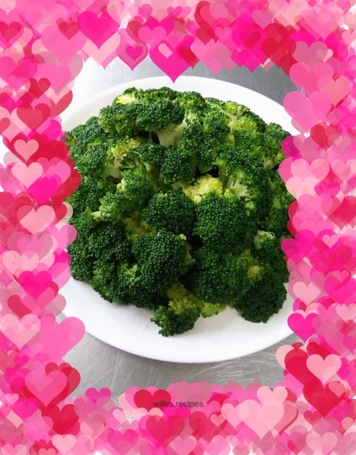 Broccoli mixed with sesame oil